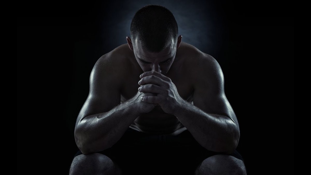 Одинокий человек в лесу