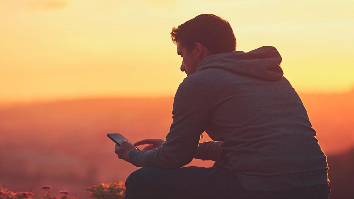 Парень уходит