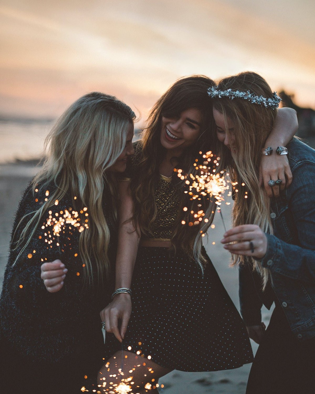 Девочки подруги