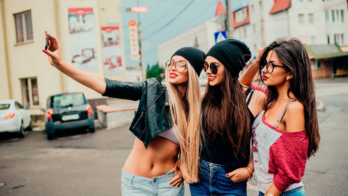 Подруги нарисованные