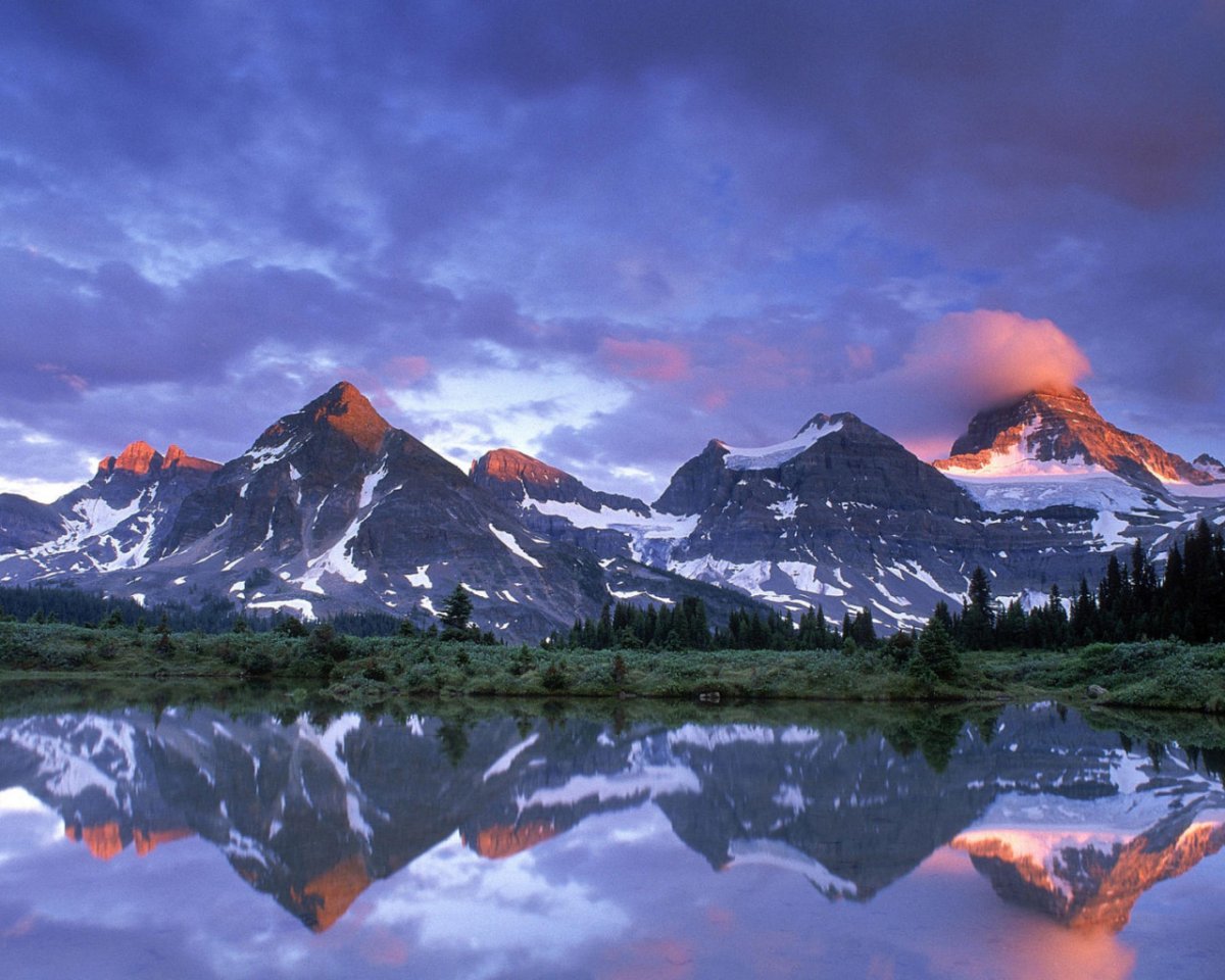 Гора Ассинибойн в Канаде