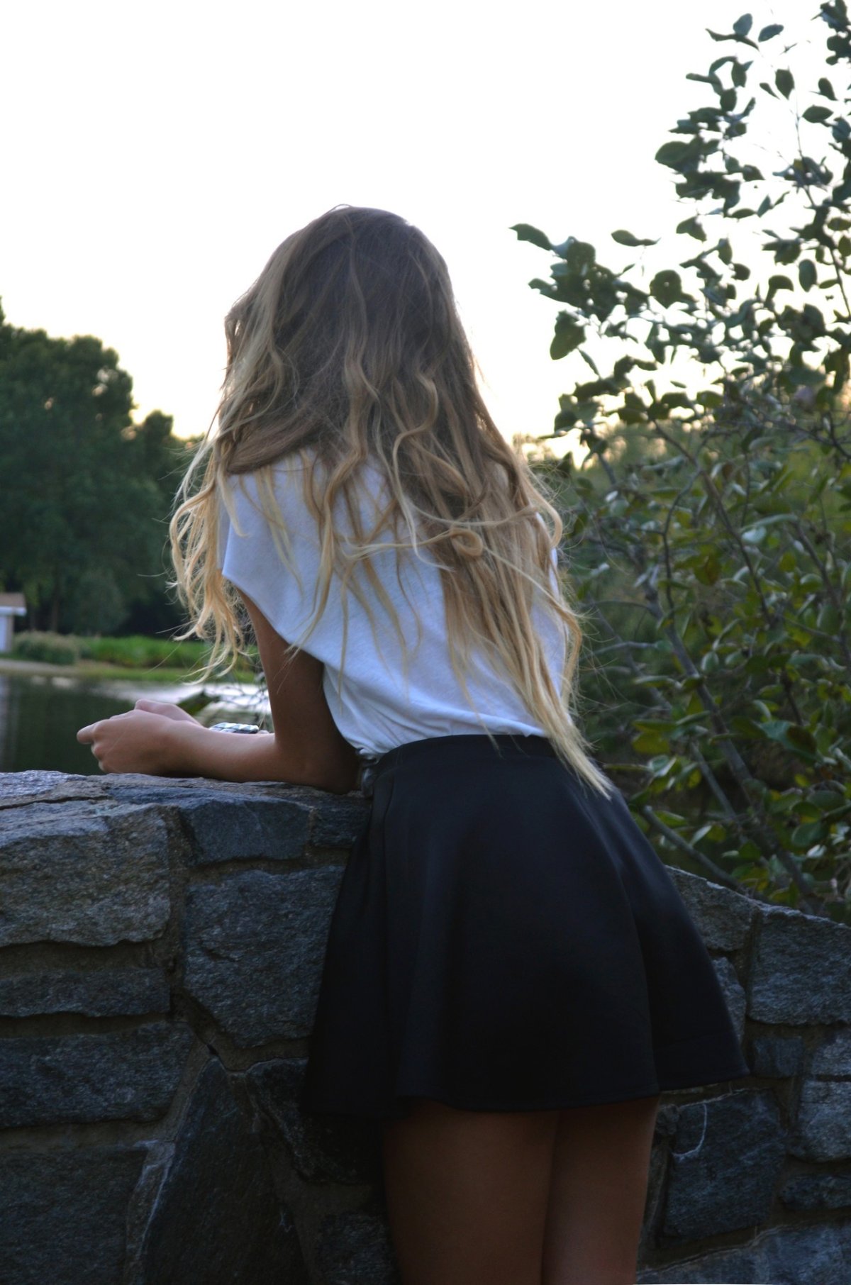 Девушка в адидасе без лица