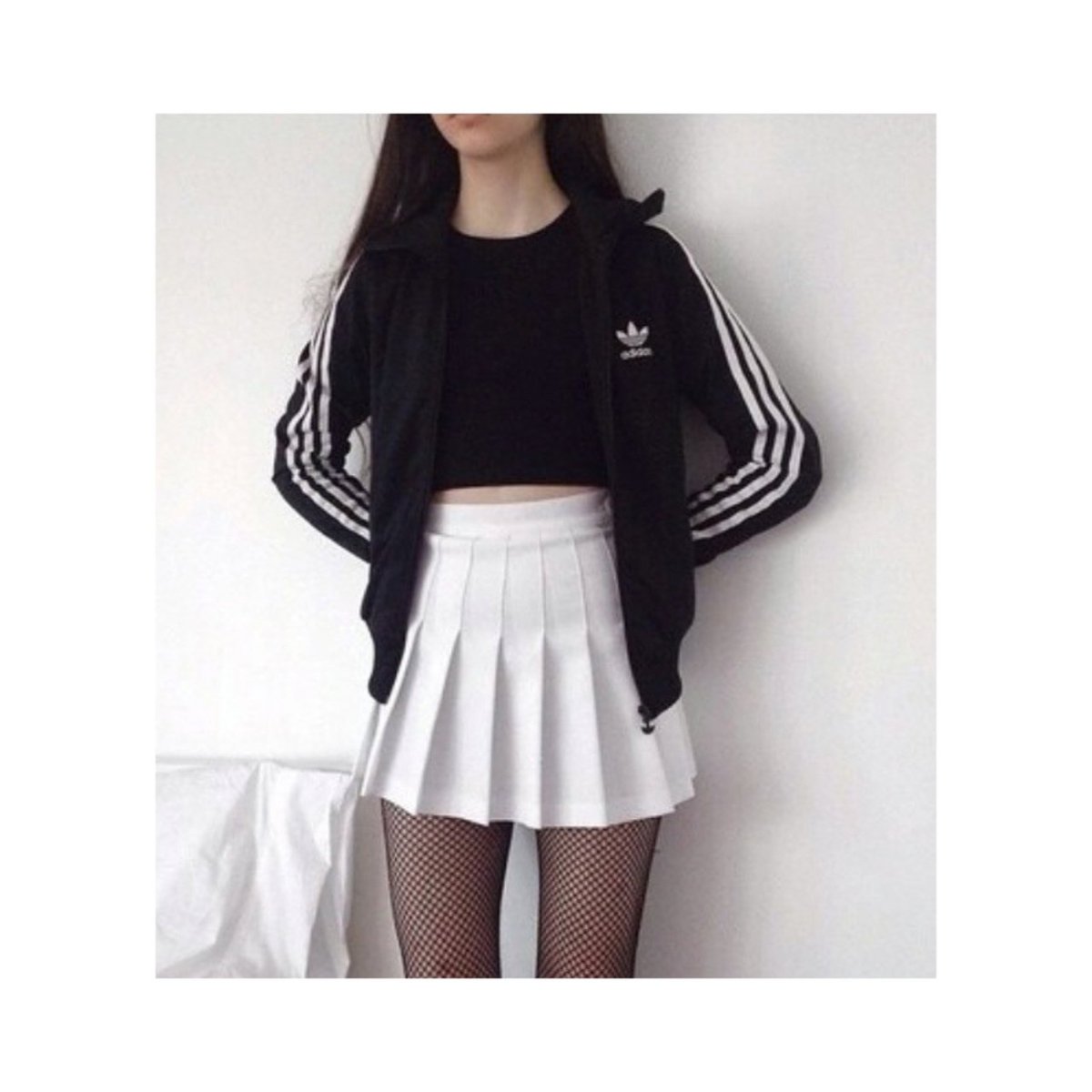 Лицо девушки с коричневыми волосами