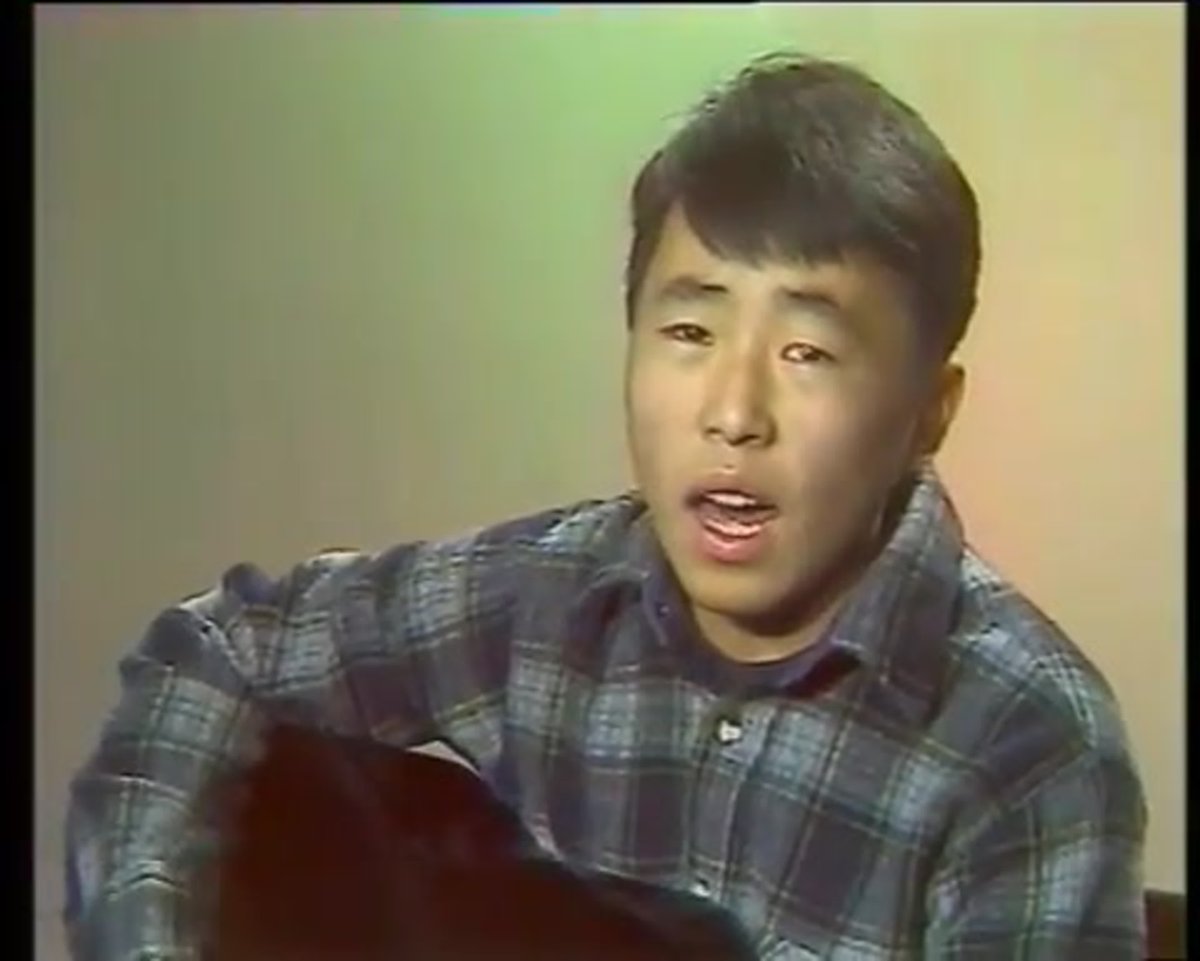 Калмычка в костюме с собакой