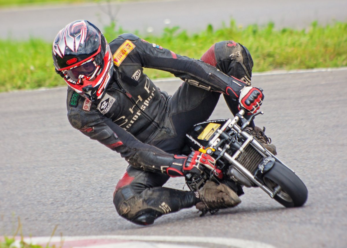 Husqvarna 450 Supermoto Wheelie