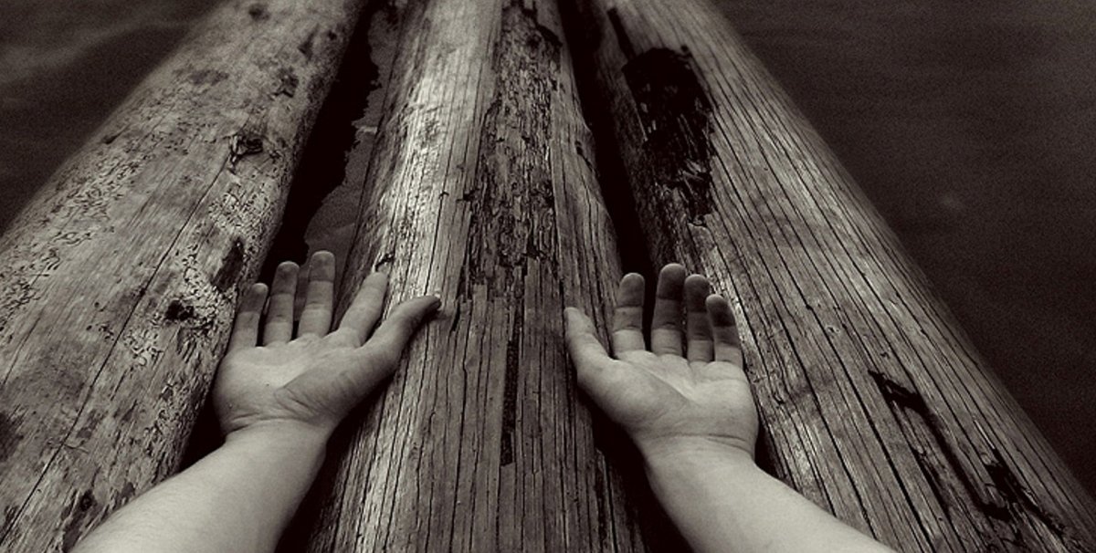 Одинокая девушка