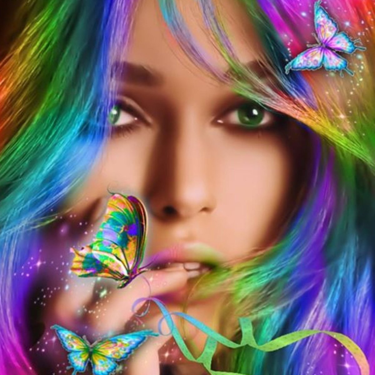 Очень яркая девушка