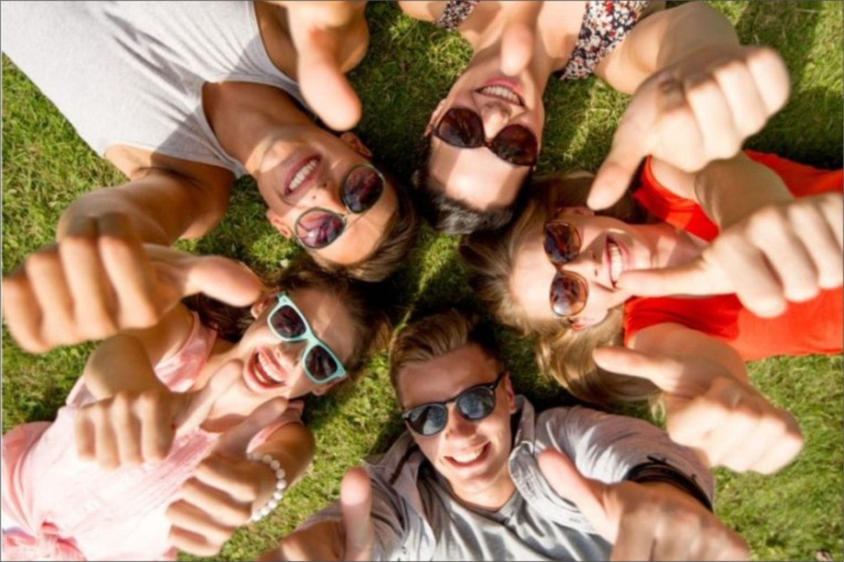 Аватарка для группы девушек