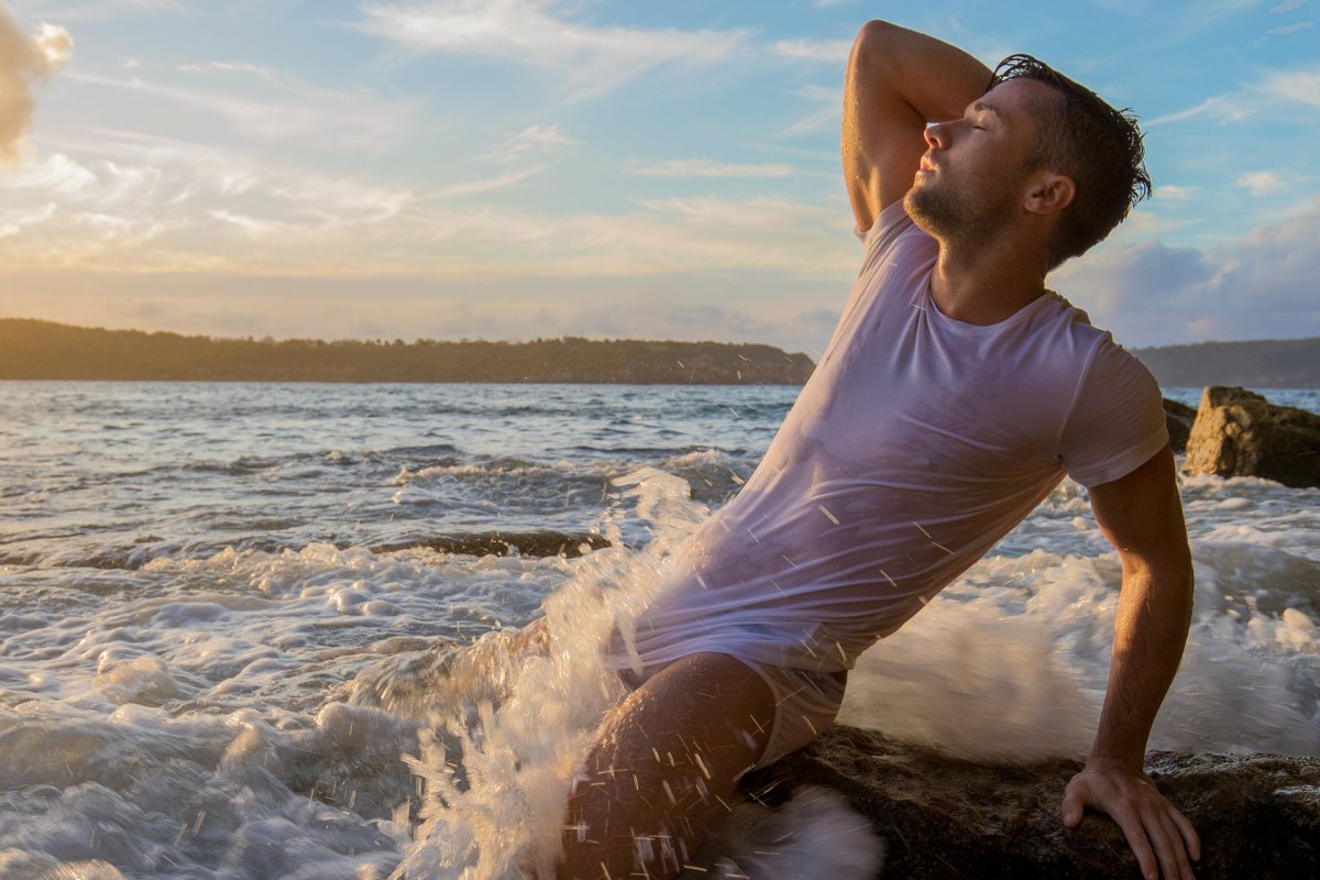 Красивые парни летом