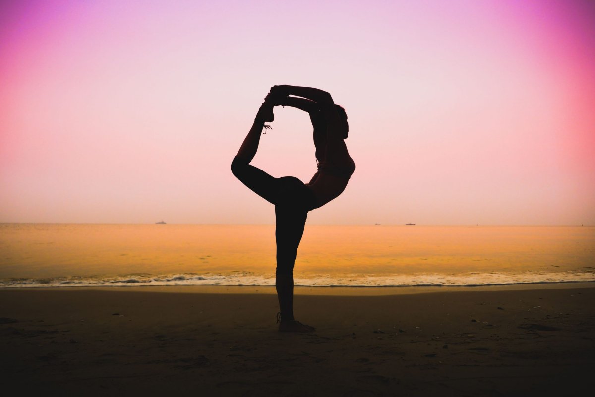 Гимнастка на закате