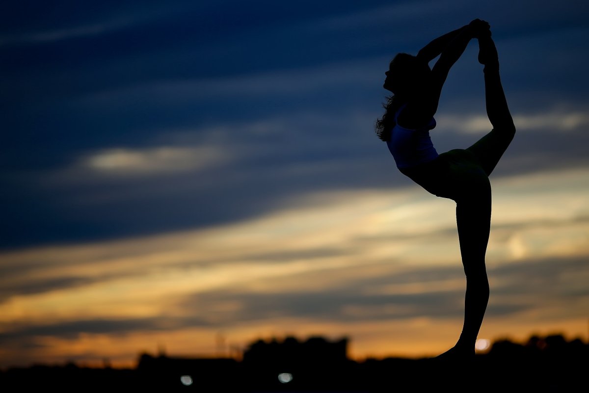 Девушка на шпагате