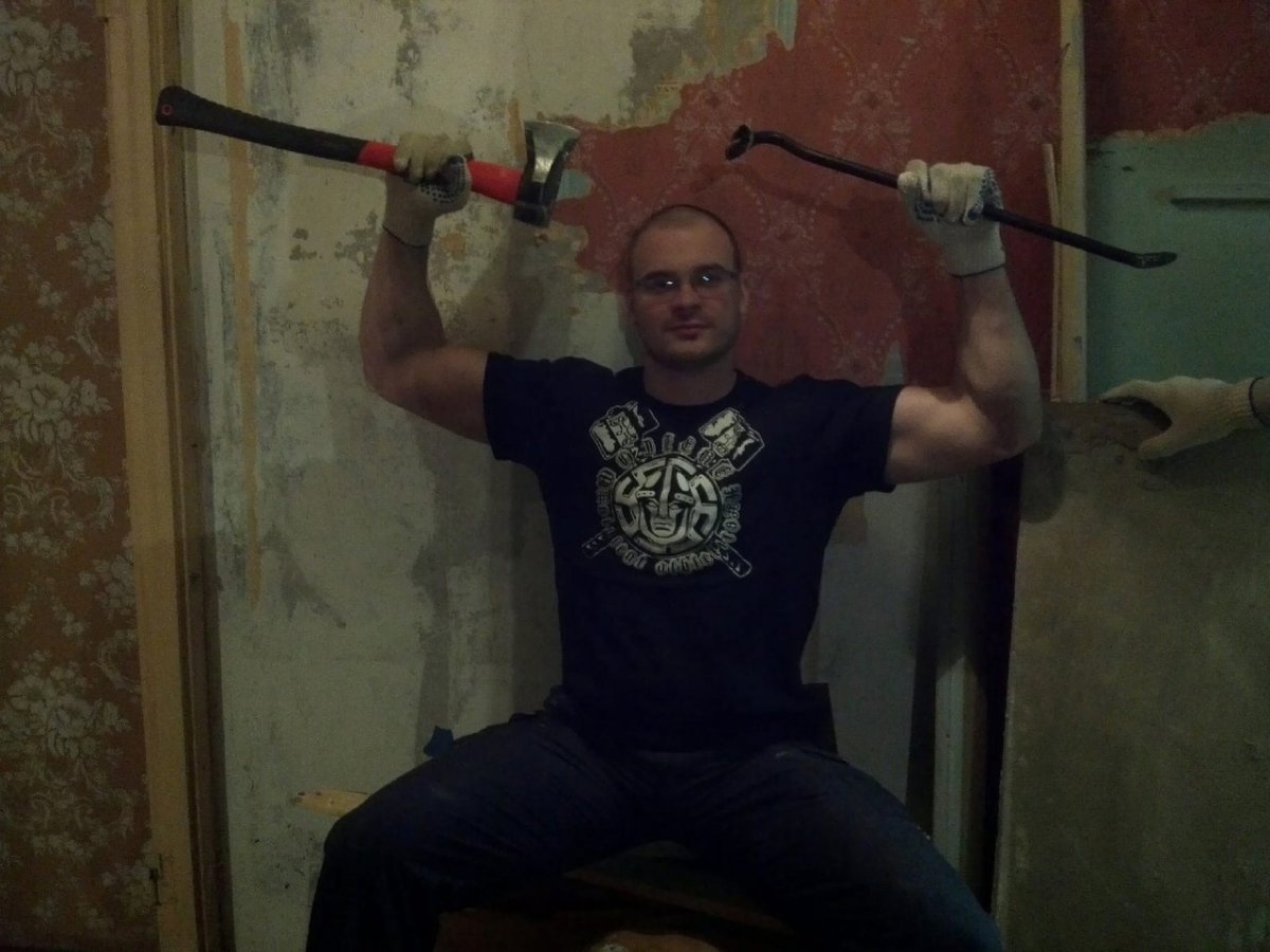 Максим Марцинкевич в молодости в бомбере