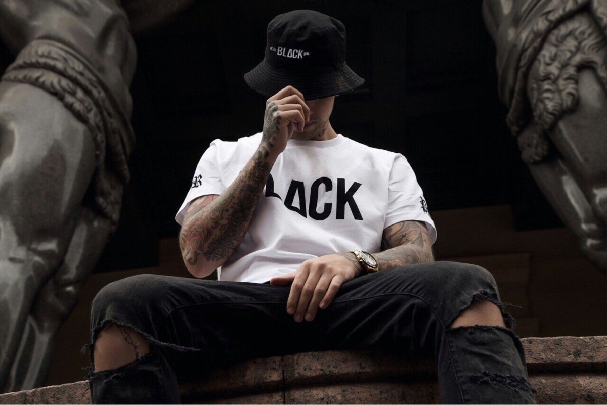 Парень в кепке