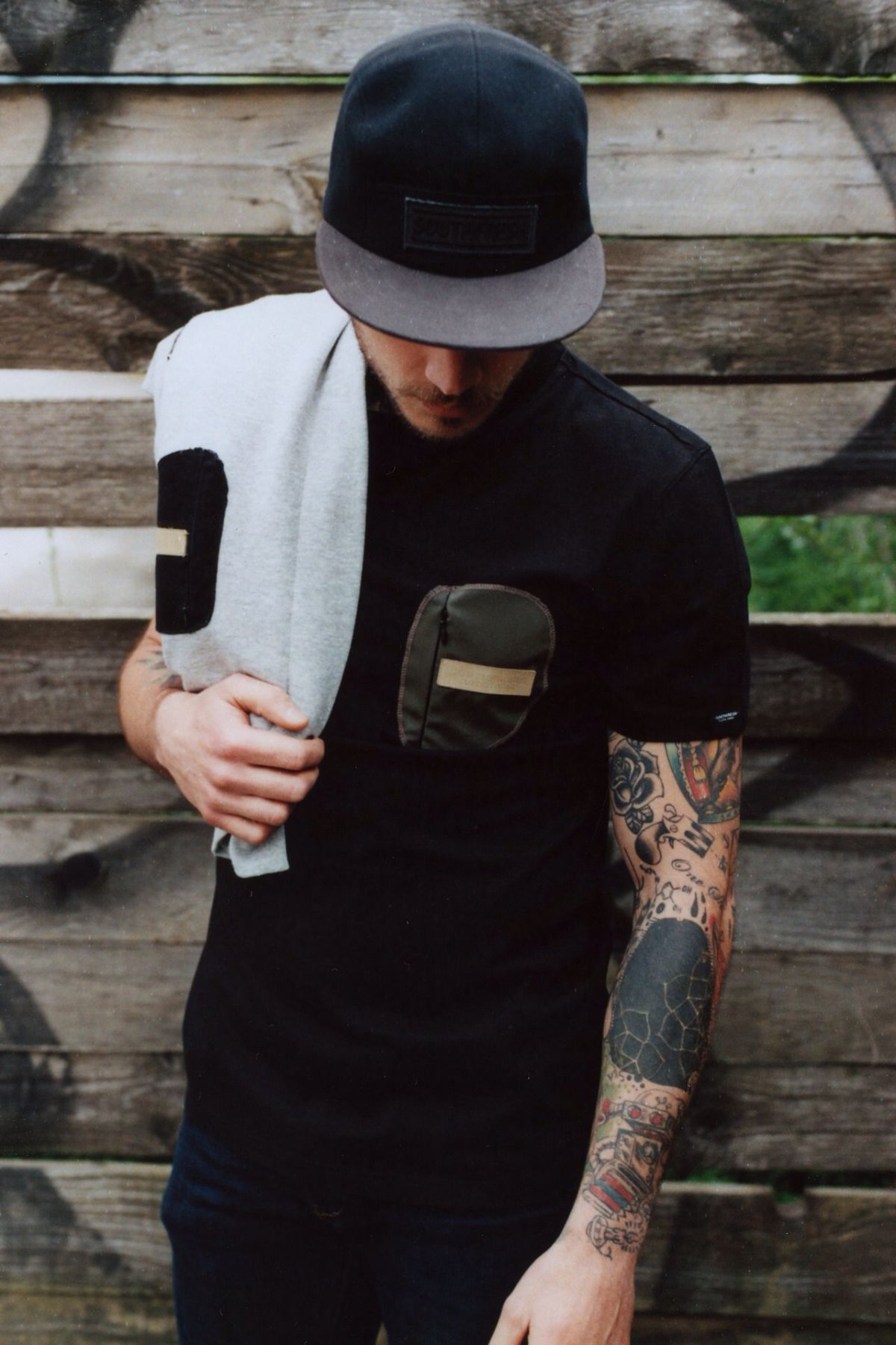 Парень в кепке