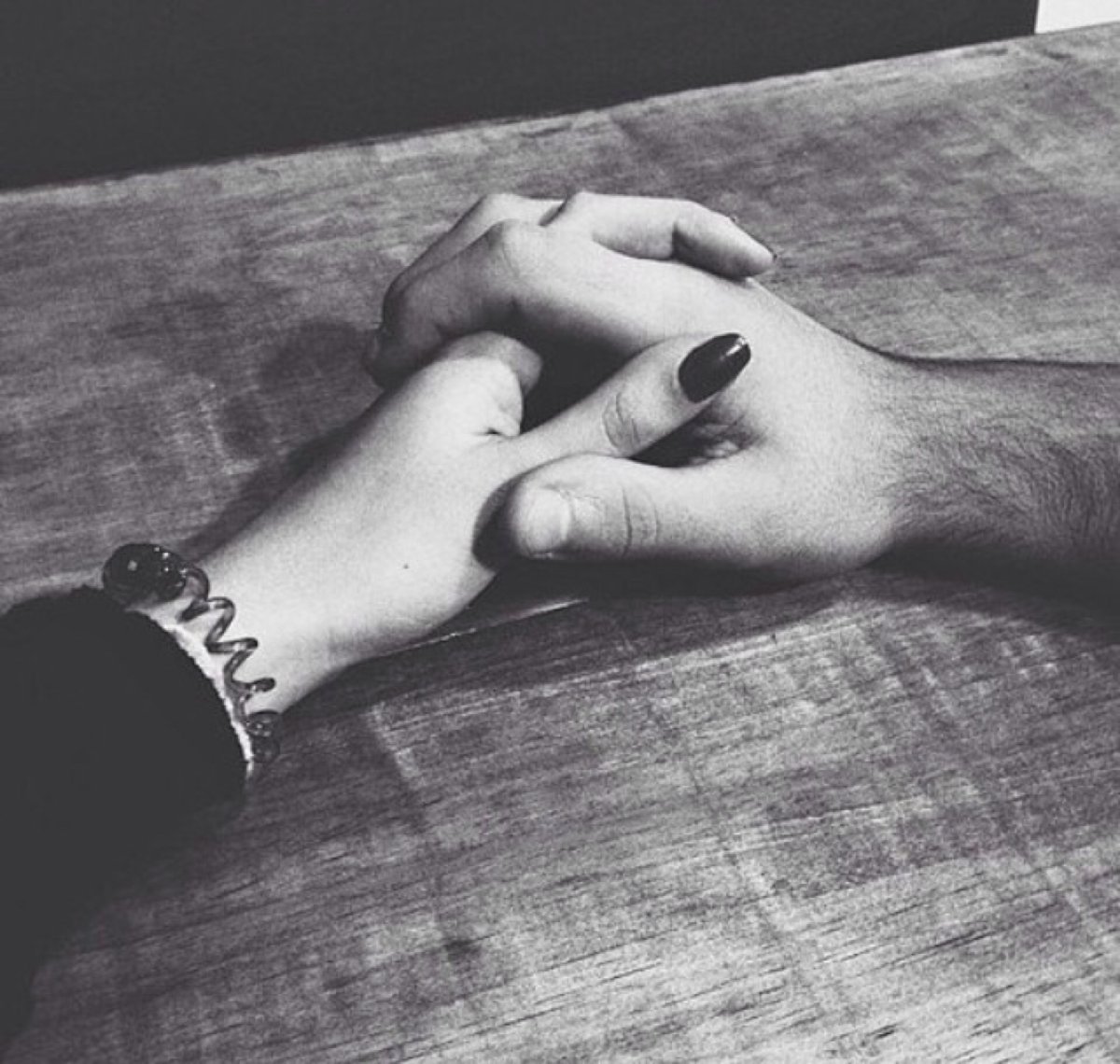 Руки влюбленных аватарка