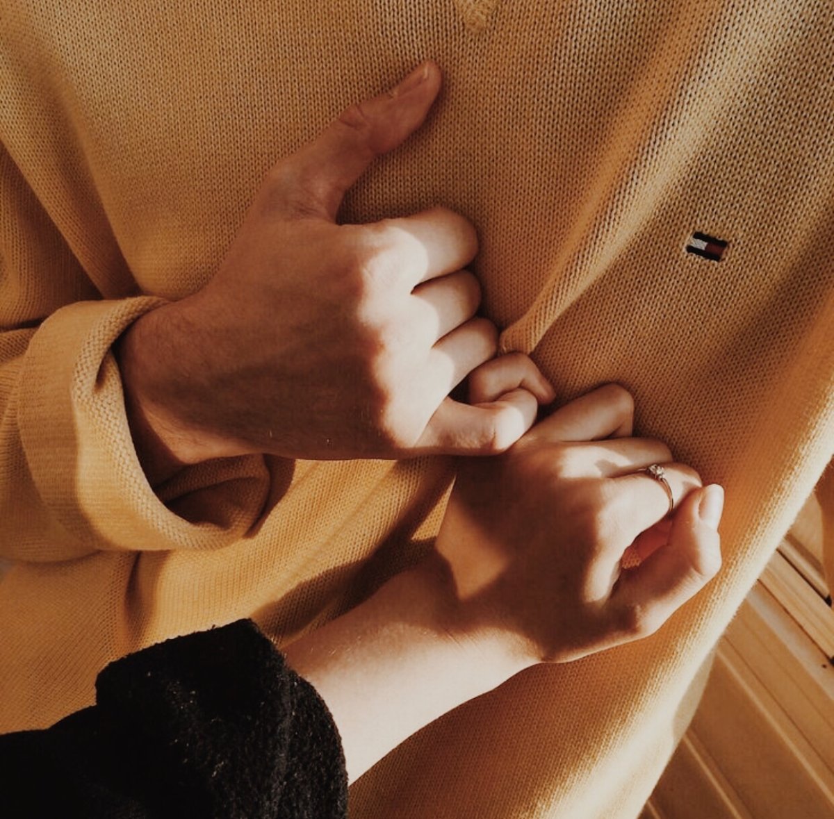 Влюбленные со спины