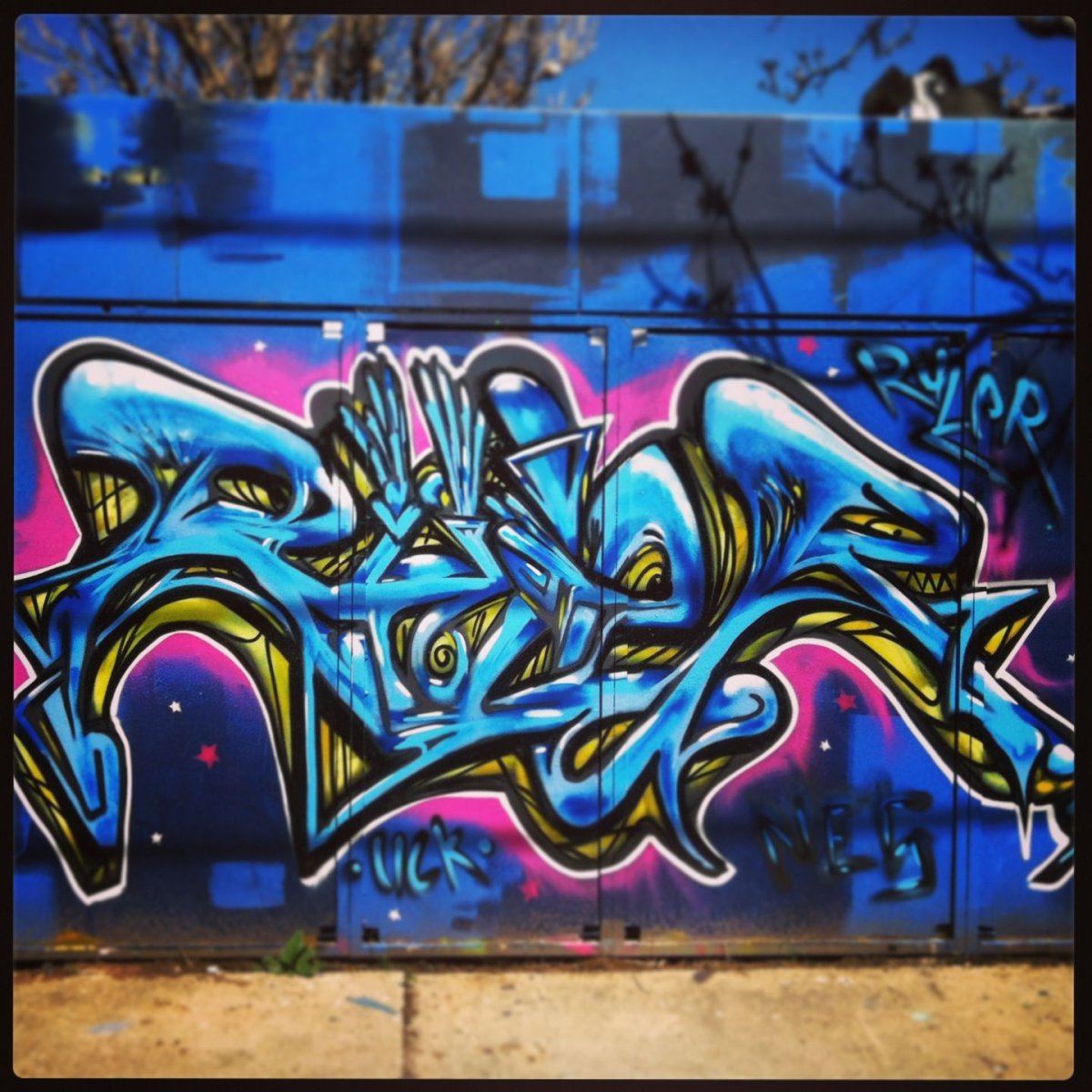 Граффити на стене