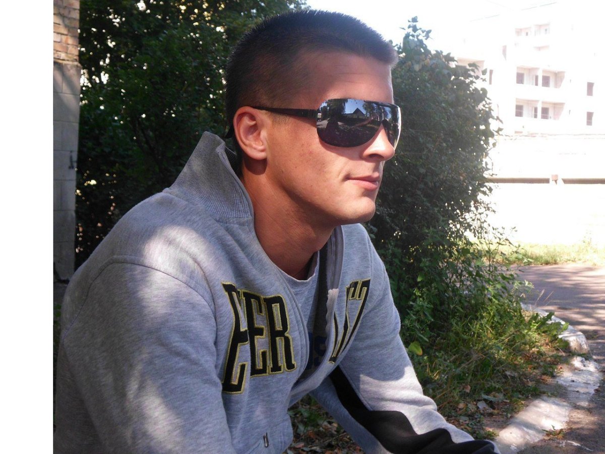 Обычные мужчины на море