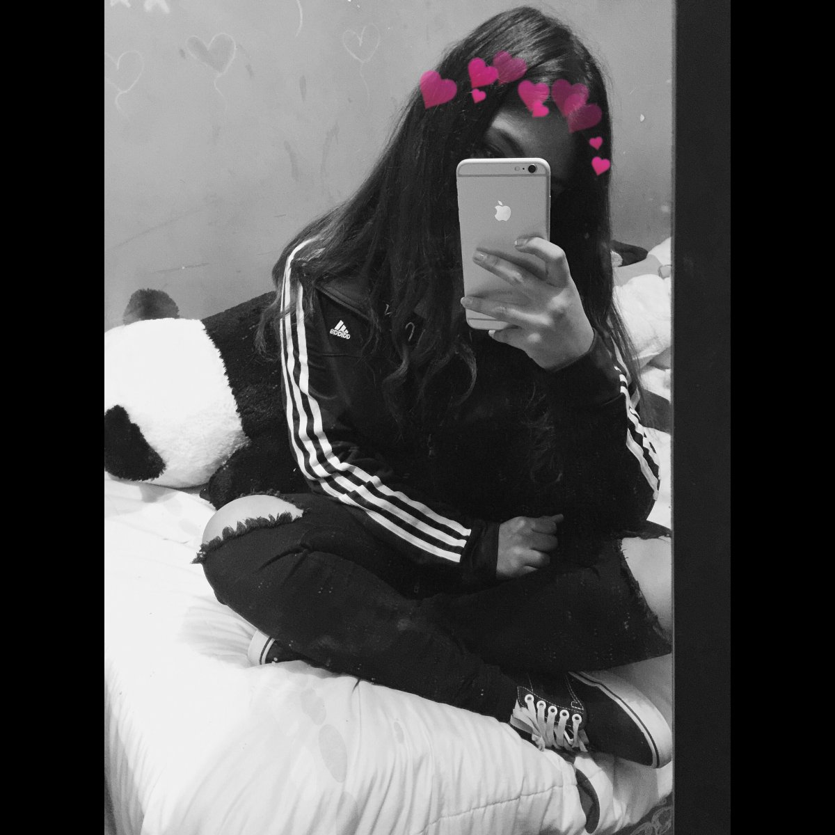 Девушка закрыла глаза