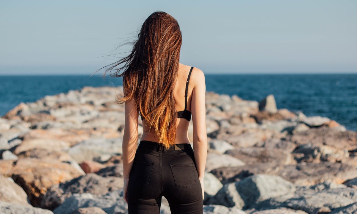 Девушка со спины