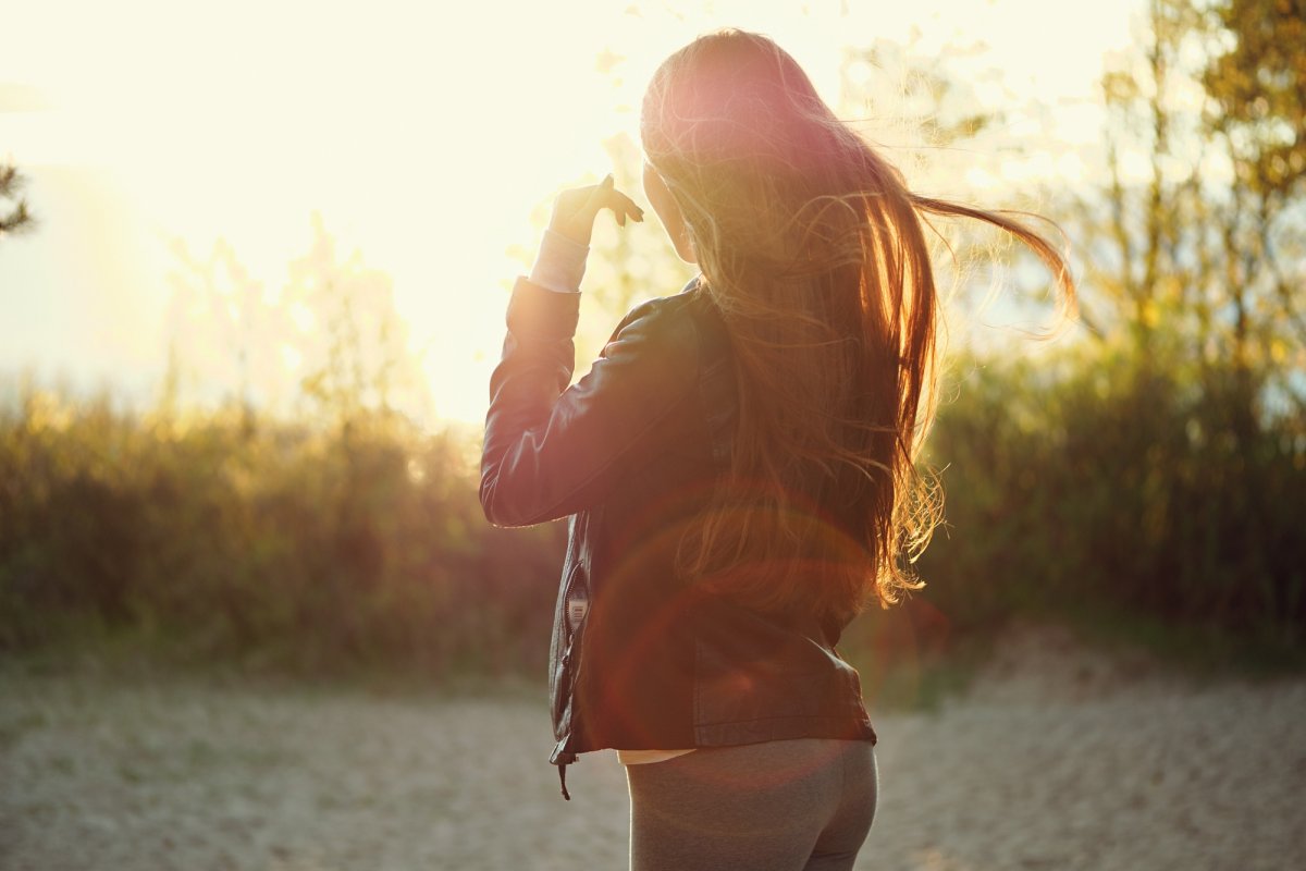 Шатенка фото со спины для аватарки