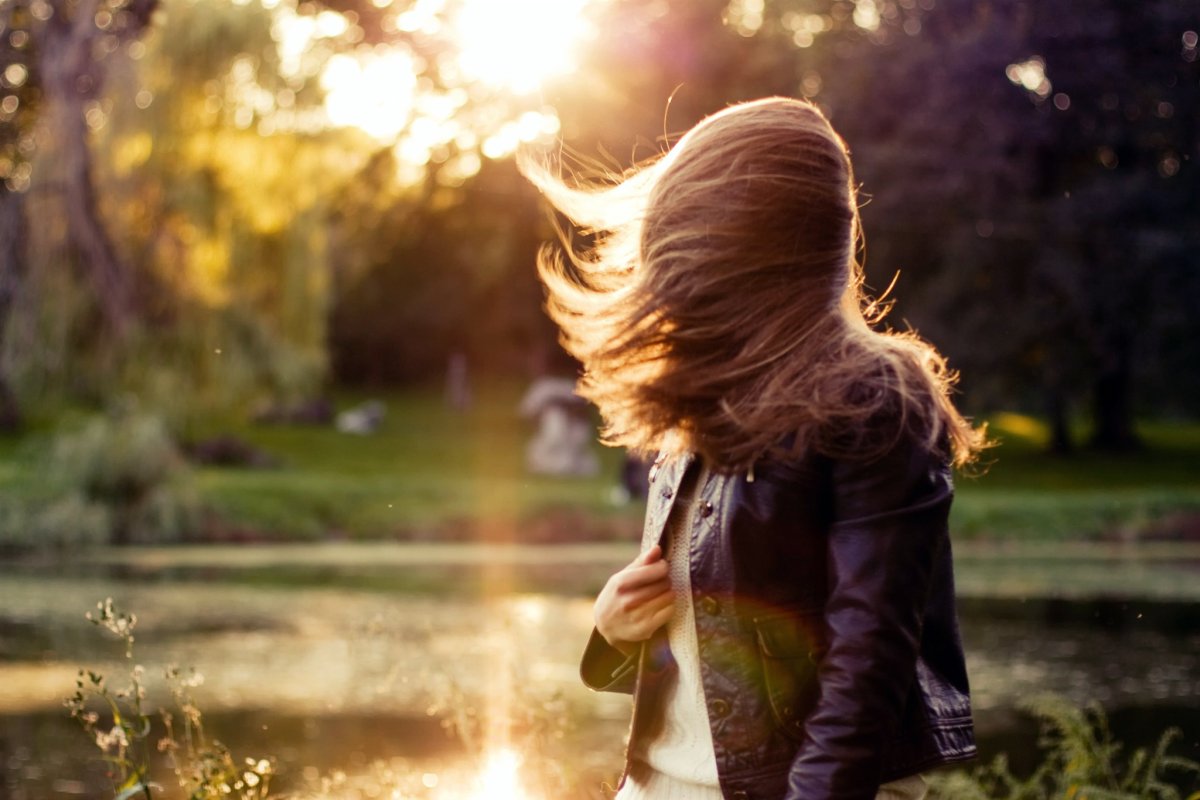 Девочка спиной