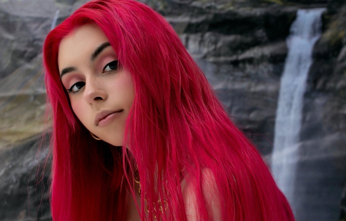 Даша Дора певица