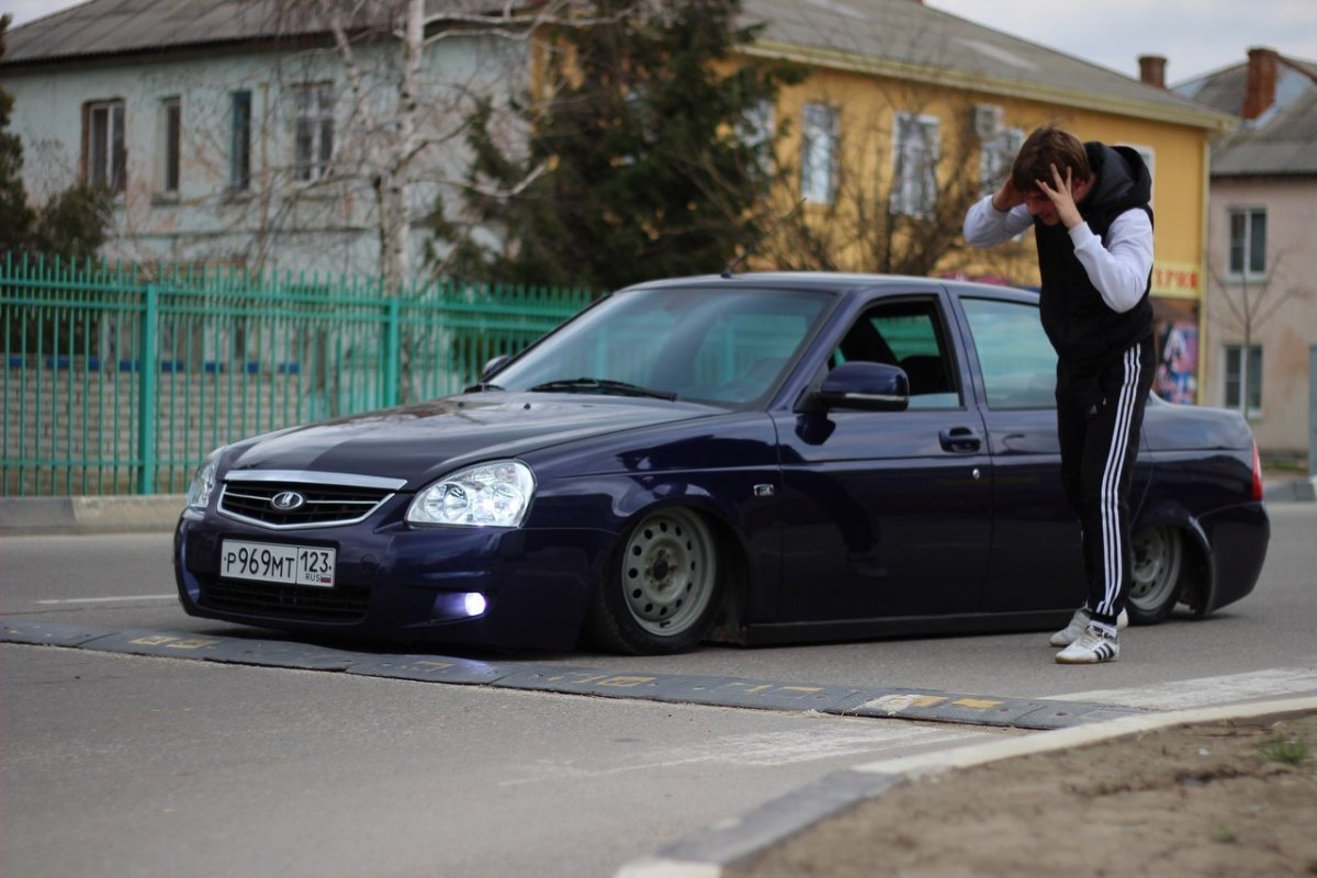 Приора черная 124