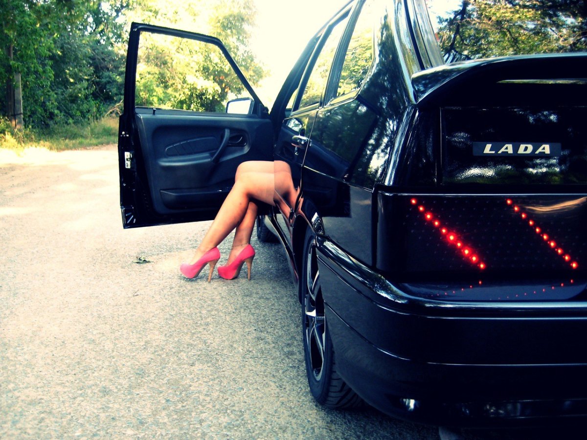 Четырка с девушкой