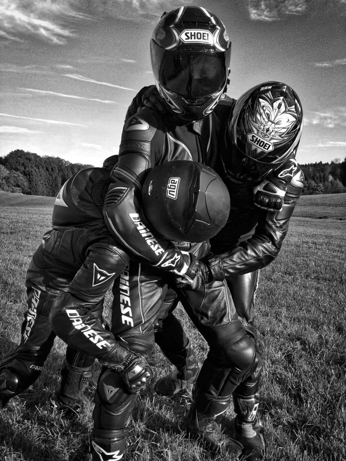 Мотоциклист с девушкой