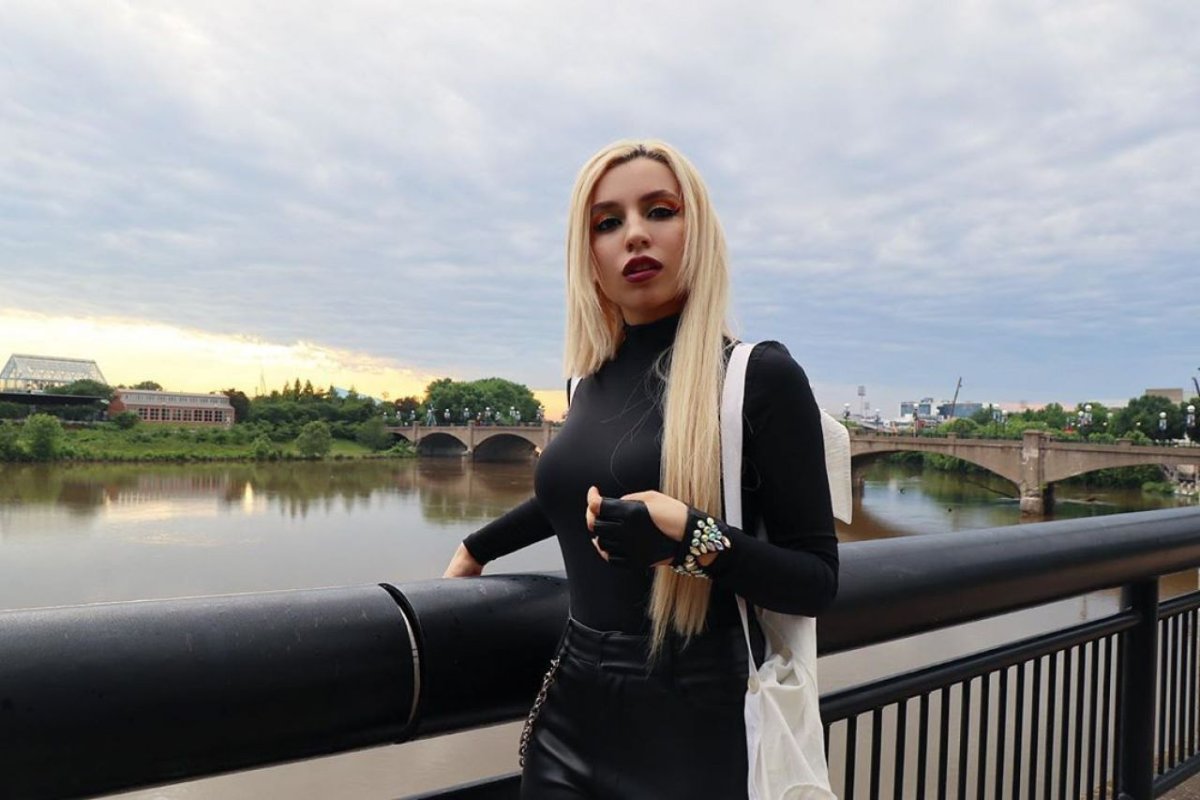 Ava Max певица