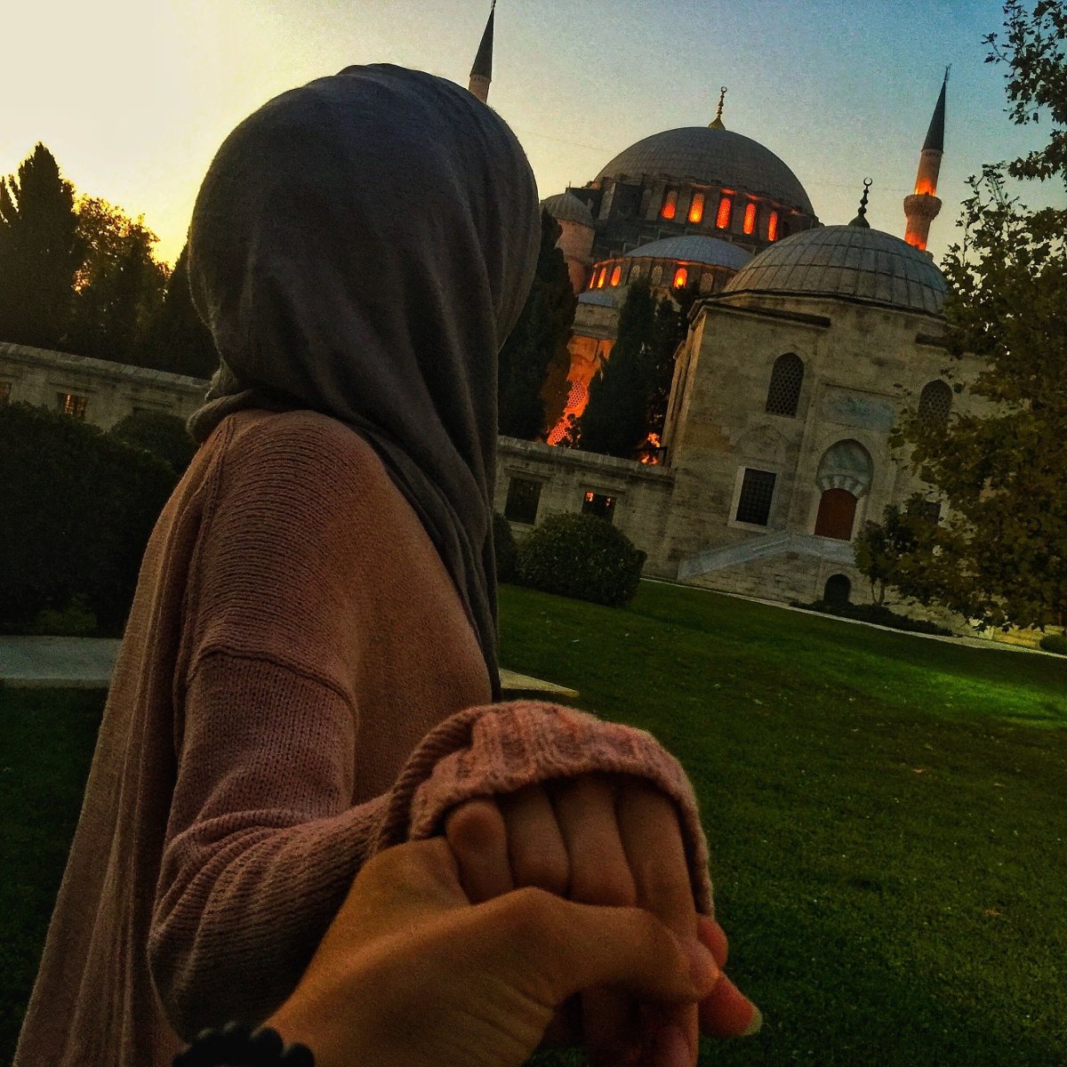 Парень и девушка мусульмини