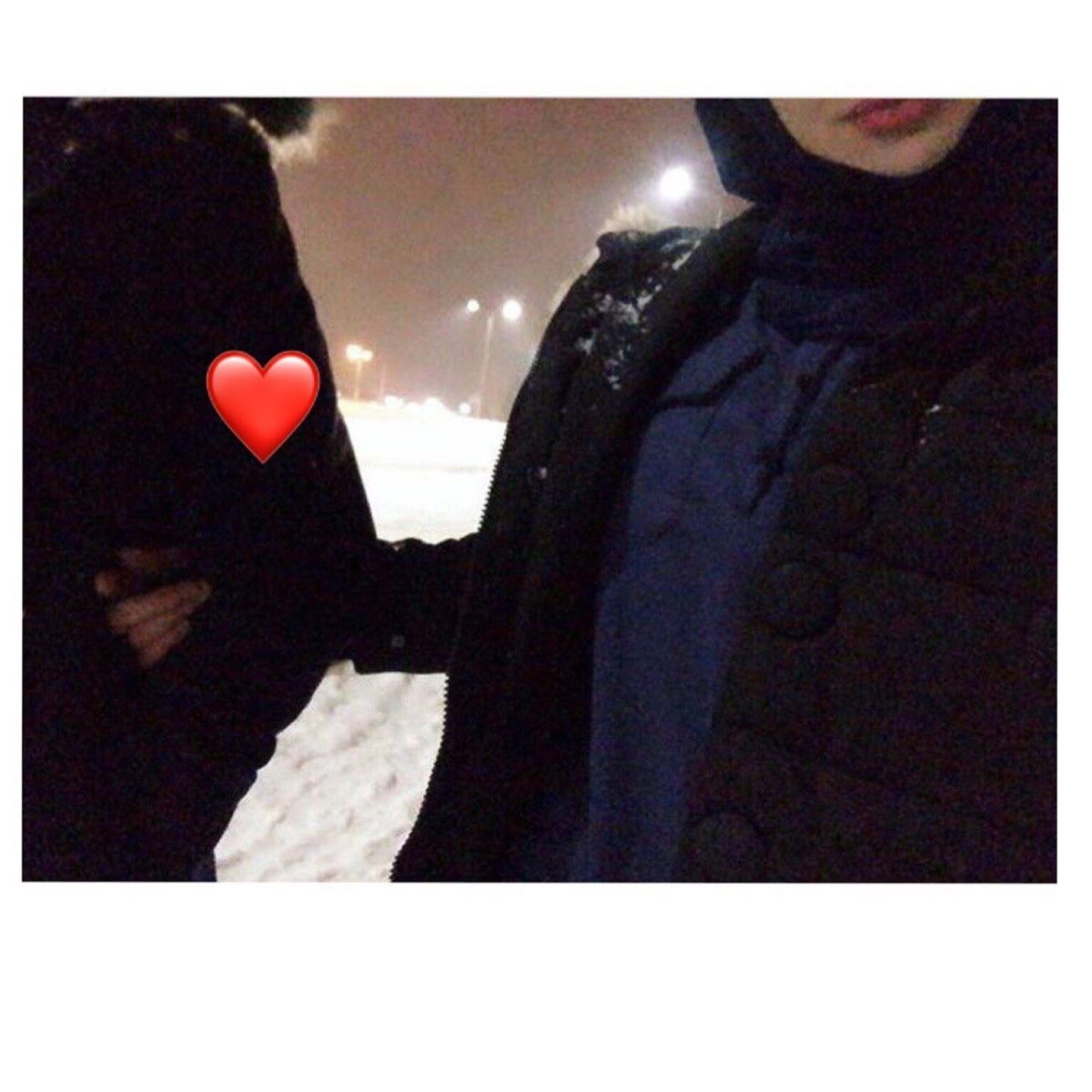 Мусульманские пары обнимаются