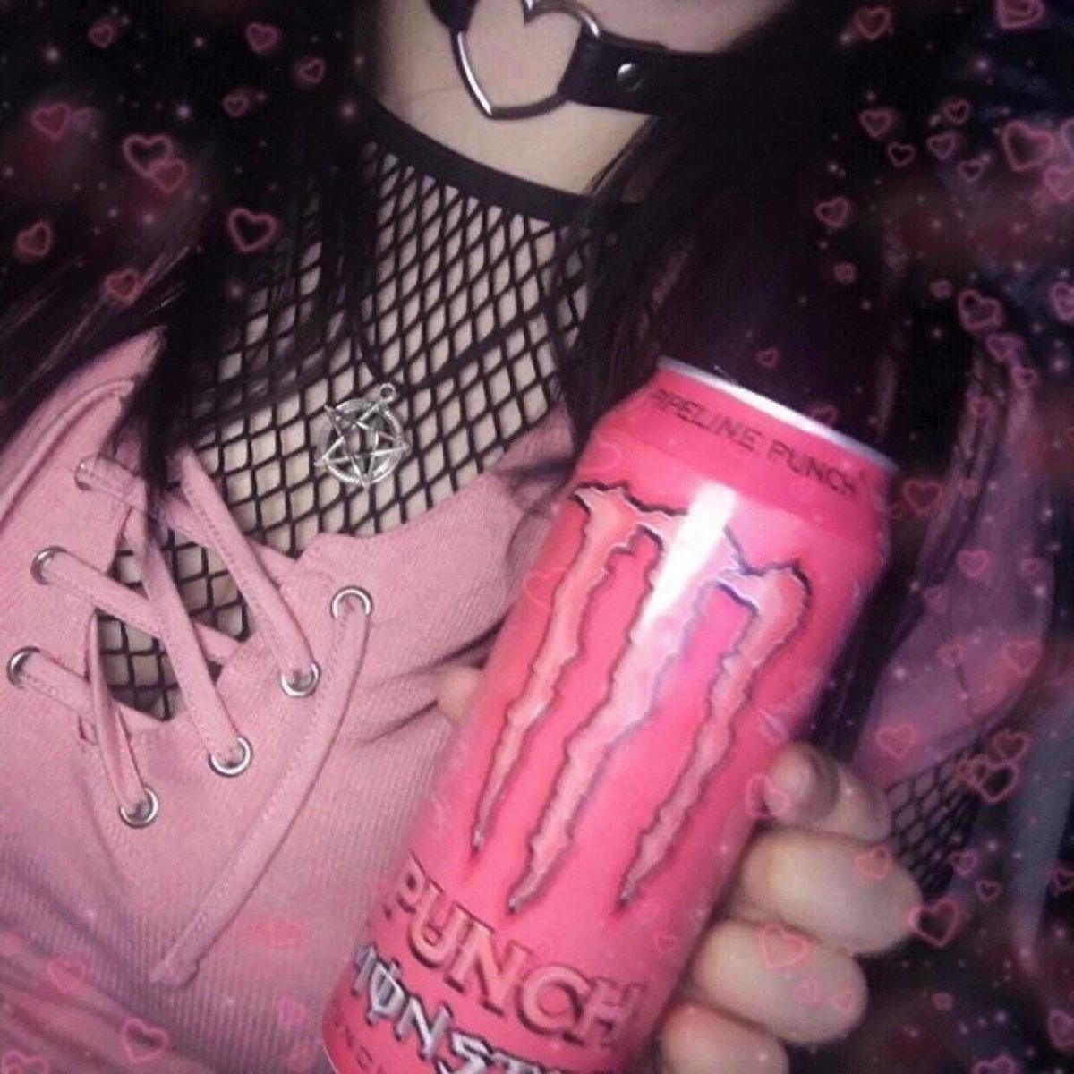 Девушка в черной кепке