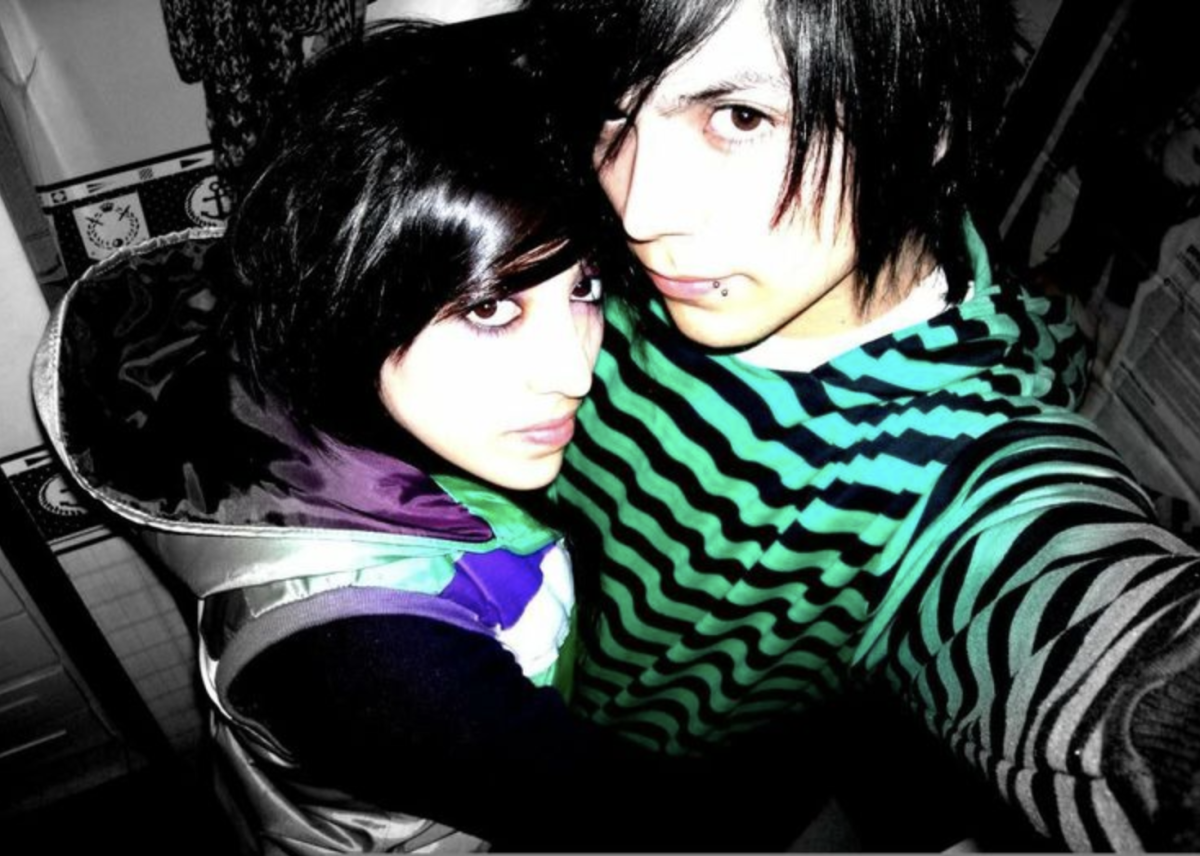 Эмо бой челкастый